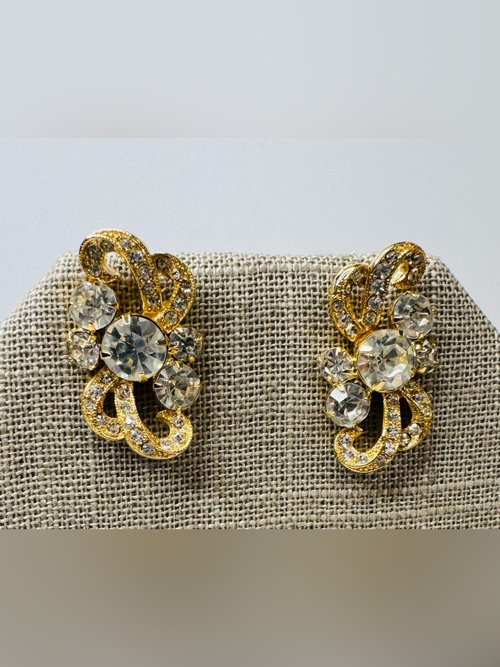 Weiss rhinestone gold tone Clip-On Earrings